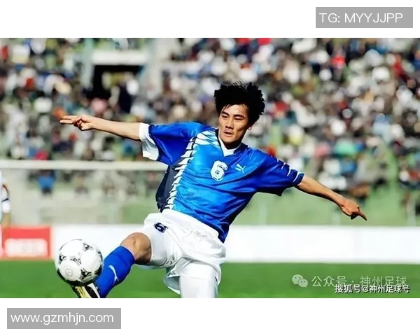 球星风采尽显绿茵场 球技争锋铸就足球传奇 荣耀与梦想并行 球星风采尽显绿茵场 球技争锋铸就足球传奇 荣耀与梦想并行